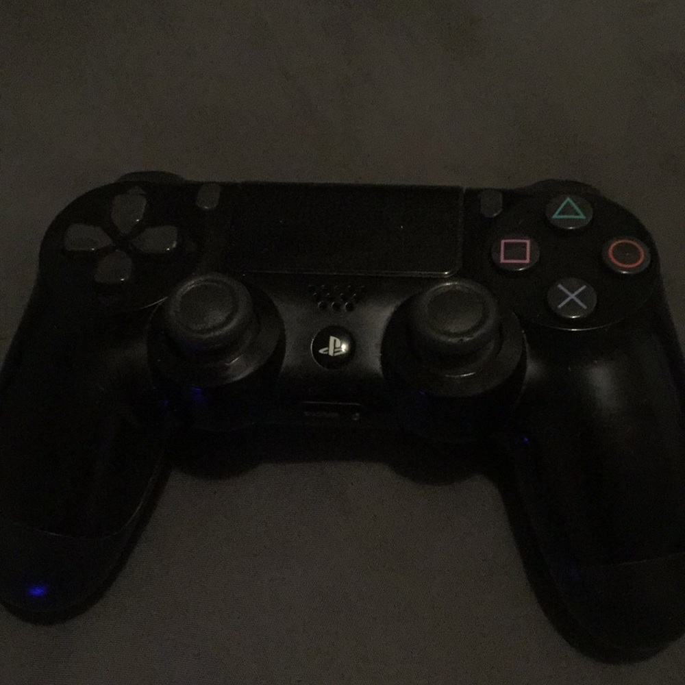 Ps4 controller - Picture 1 of 4